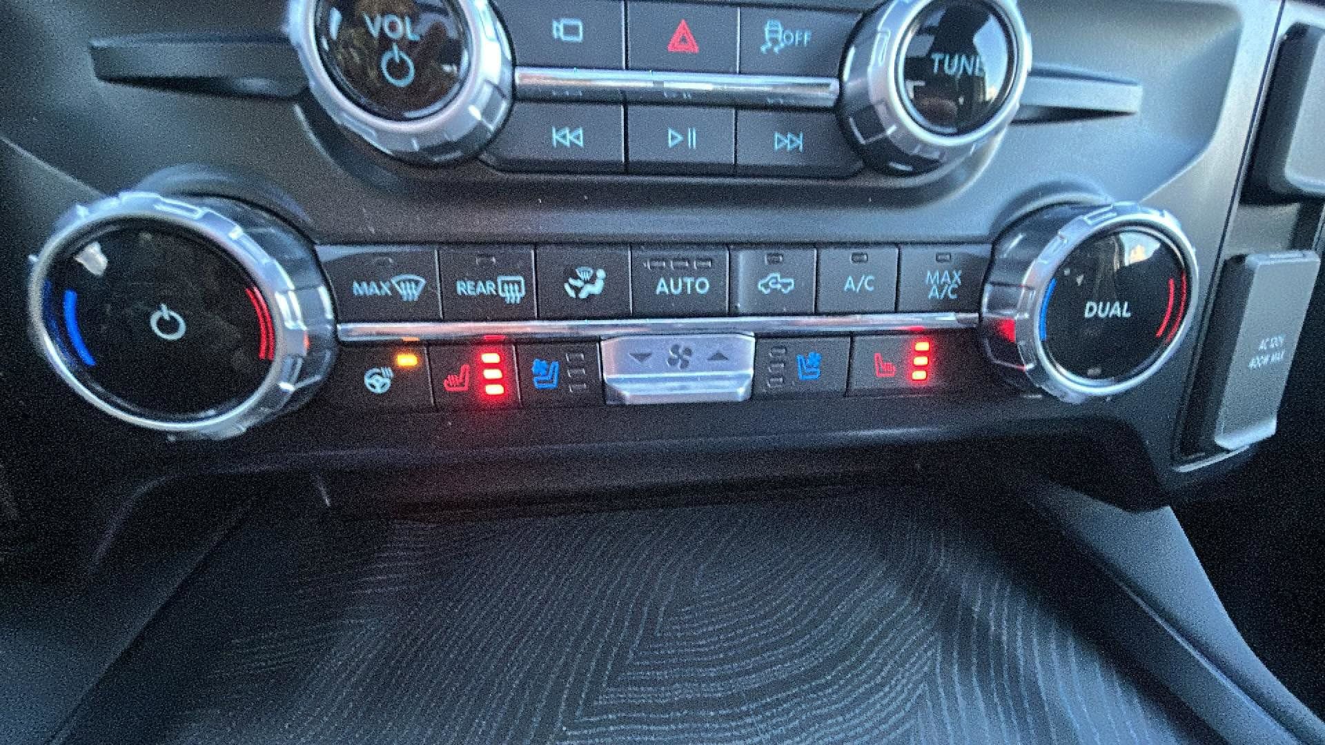 Certified 2025 Ford F250 Platinum image 21