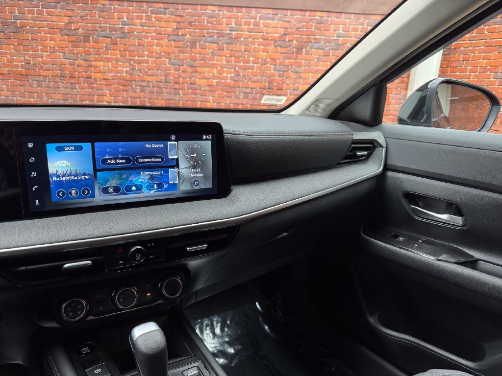 Used 2025 Nissan Kicks SV AWD/4WD image 17