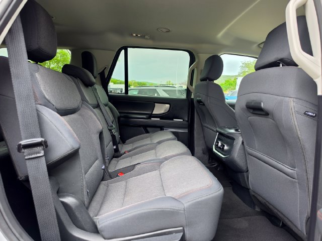 Certified 2025 Ford Expedition Active AWD/4WD image 18