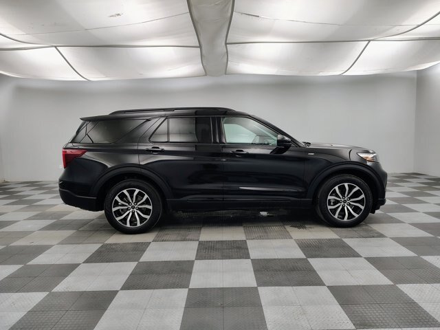 Certified 2022 Ford Explorer ST-Line AWD/4WD image 12