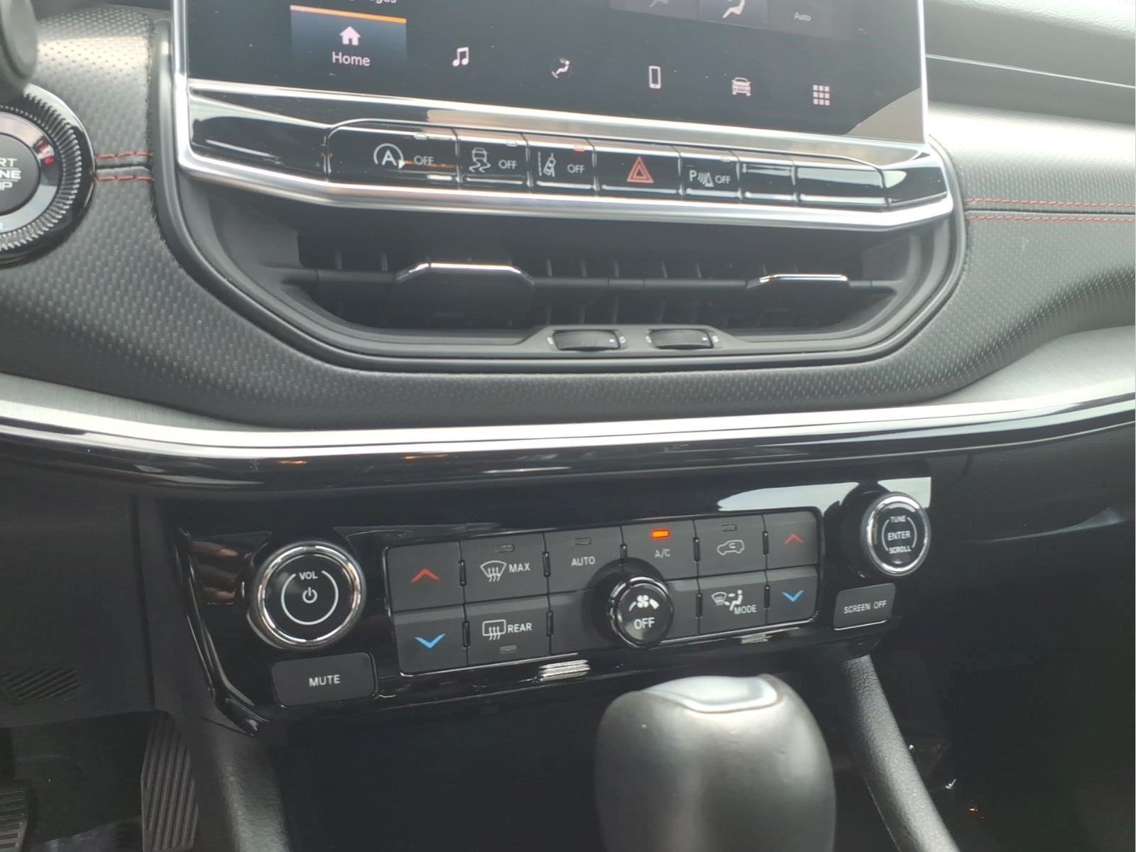 Used 2025 Jeep Compass Trailhawk AWD/4WD image 16