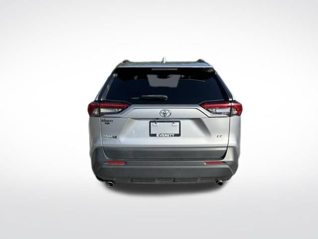 Used 2019 Toyota RAV4 LE FWD image 8