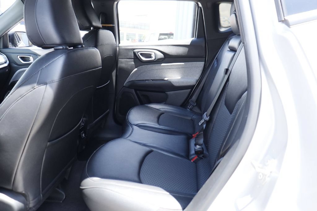 Used 2024 Jeep Compass Latitude AWD/4WD image 22
