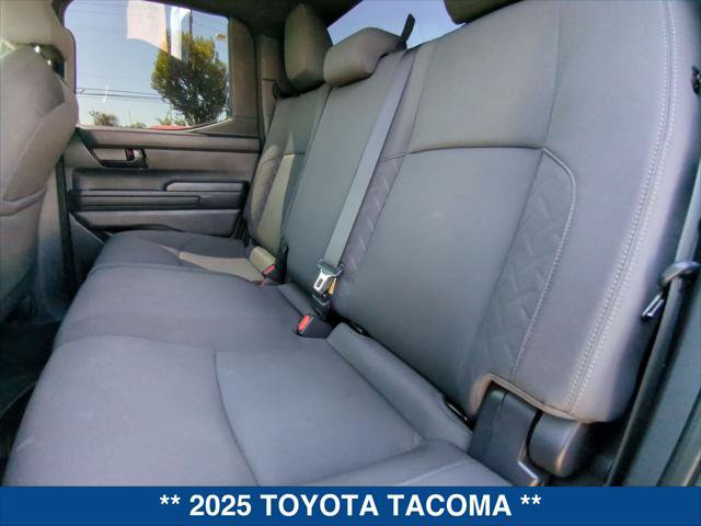 Used 2025 Toyota Tacoma SR5 AWD/4WD image 21