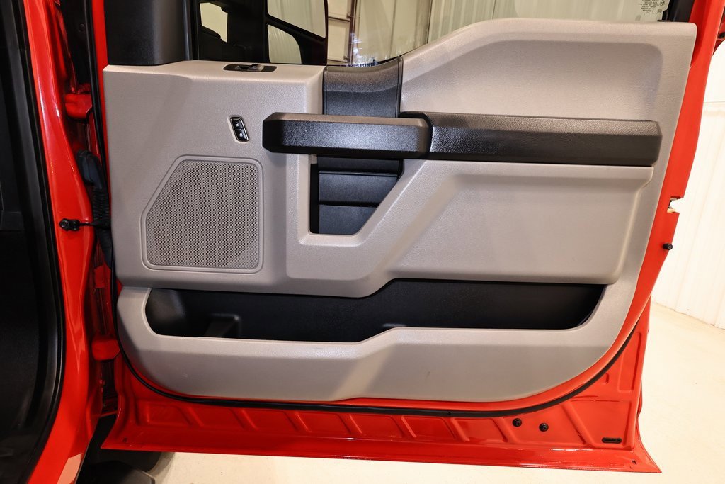 Certified 2017 Ford F550 4x4 Regular Cab Super Duty image 15