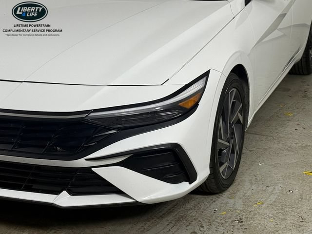 Used 2025 Hyundai Elantra Limited FWD image 10