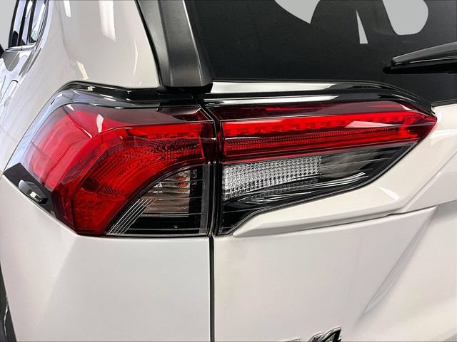 Used 2021 Toyota RAV4 LE AWD/4WD image 28