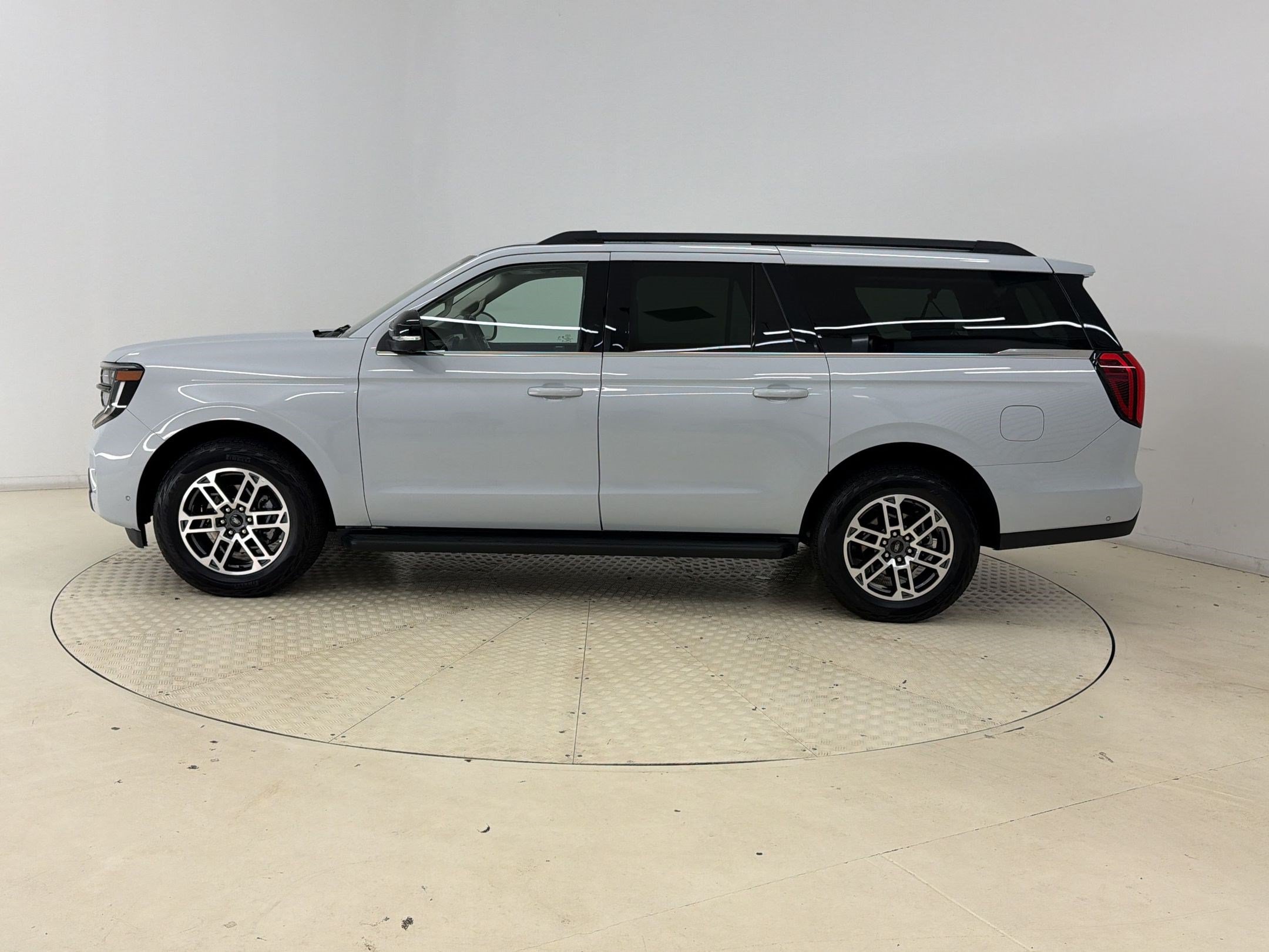 Certified 2025 Ford Expedition Max Active AWD/4WD image 2