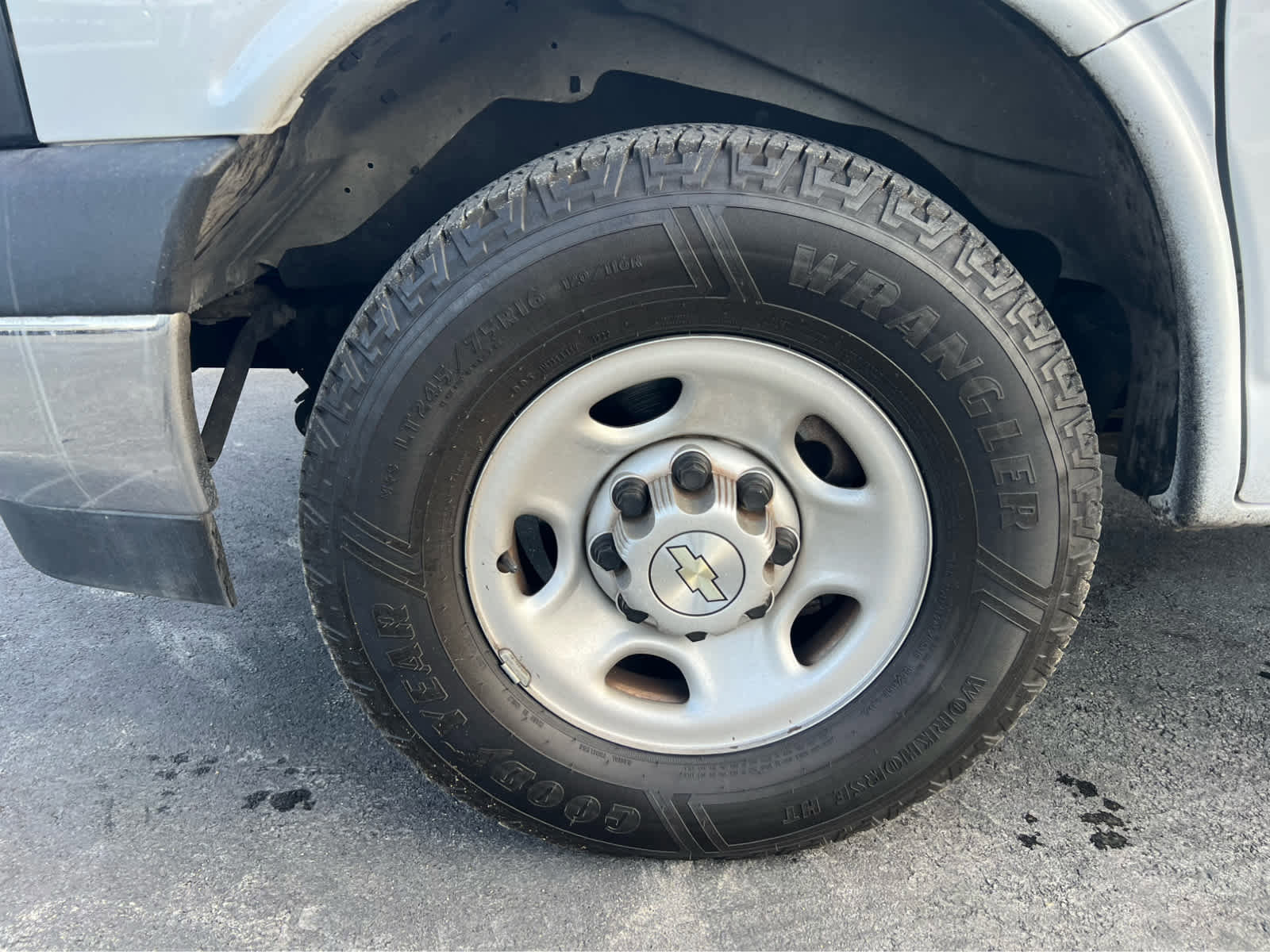 Used 2021 Chevrolet Express 2500 w/ Driver Convenience Package image 13