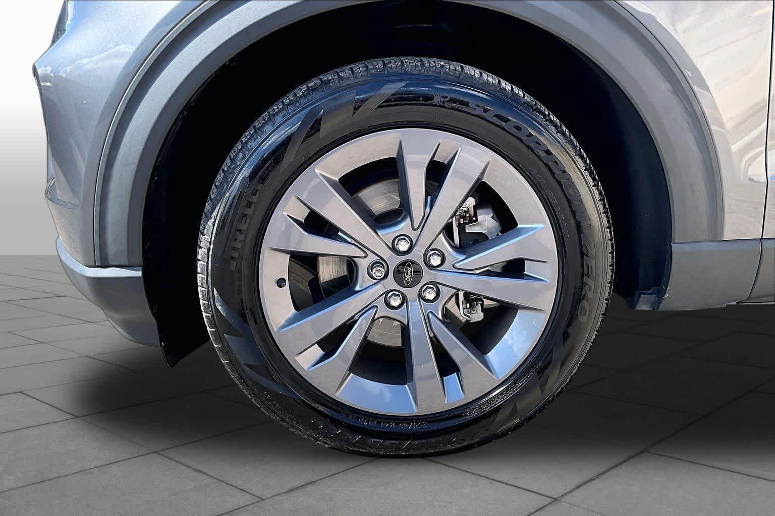 Certified 2022 Ford Explorer XLT w/ Equipment Group 202A RWD image 13