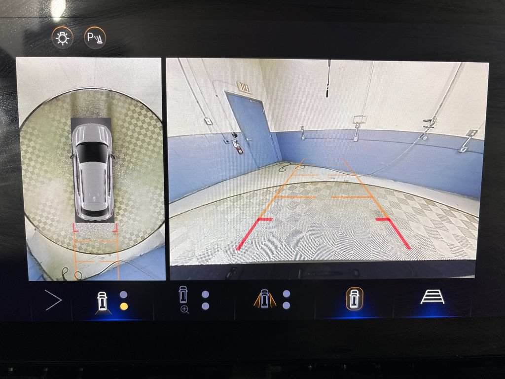 Used 2025 Chevrolet Equinox LT w/ Safety and Technology Package FWD image 25