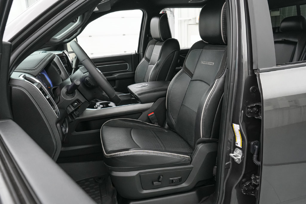 Used 2025 RAM 2500 Laramie AWD/4WD image 12