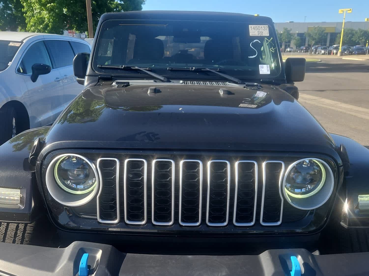 Used 2024 Jeep Wrangler Unlimited Sahara AWD/4WD image 4