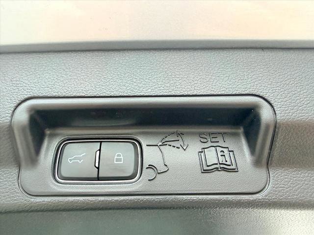 Certified 2022 Ford Explorer XLT w/ Equipment Group 202A image 32