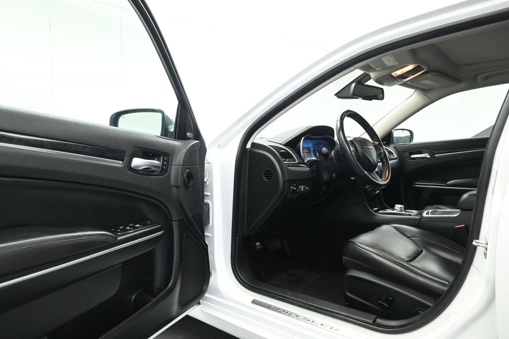 Used 2020 Chrysler 300 Limited AWD/4WD image 7