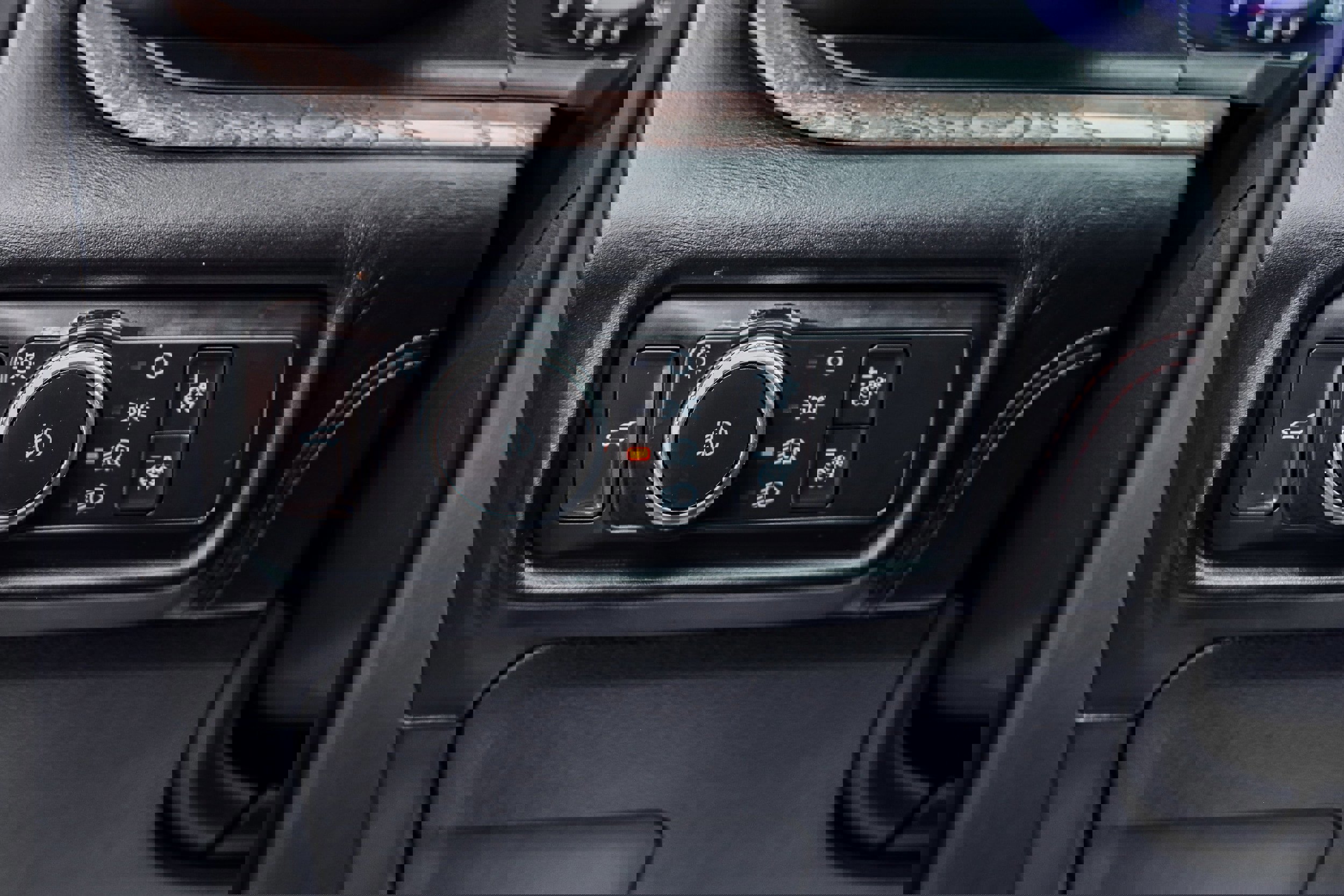 Certified 2020 Ford Explorer Platinum w/ Premium Technology Package image 14