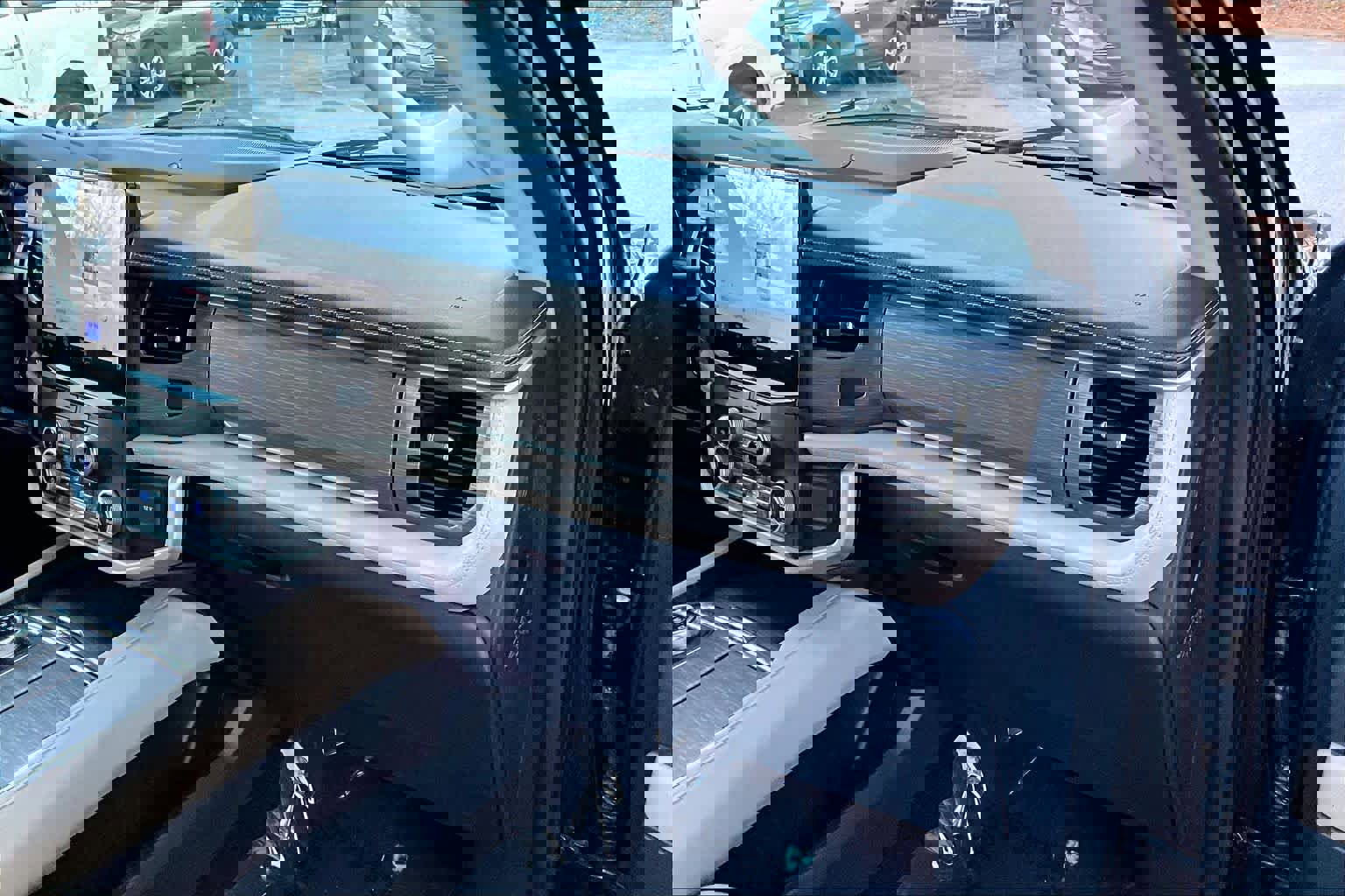 Certified 2023 Ford Expedition Limited image 18