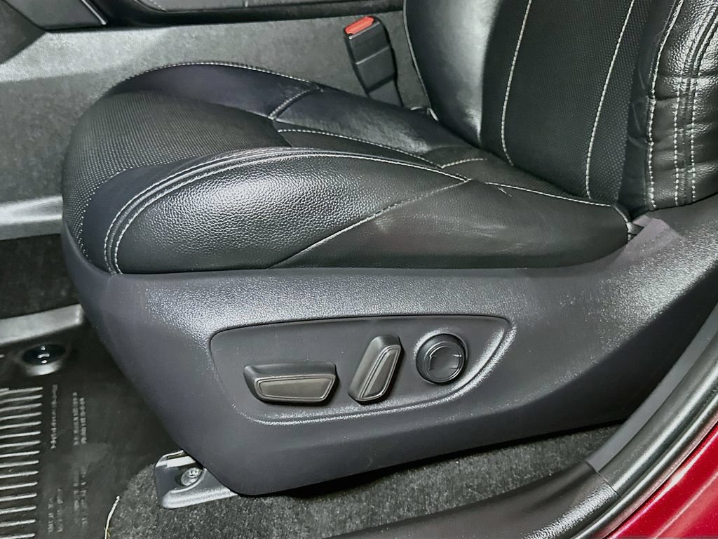 Used 2023 Toyota Venza LE AWD/4WD image 16
