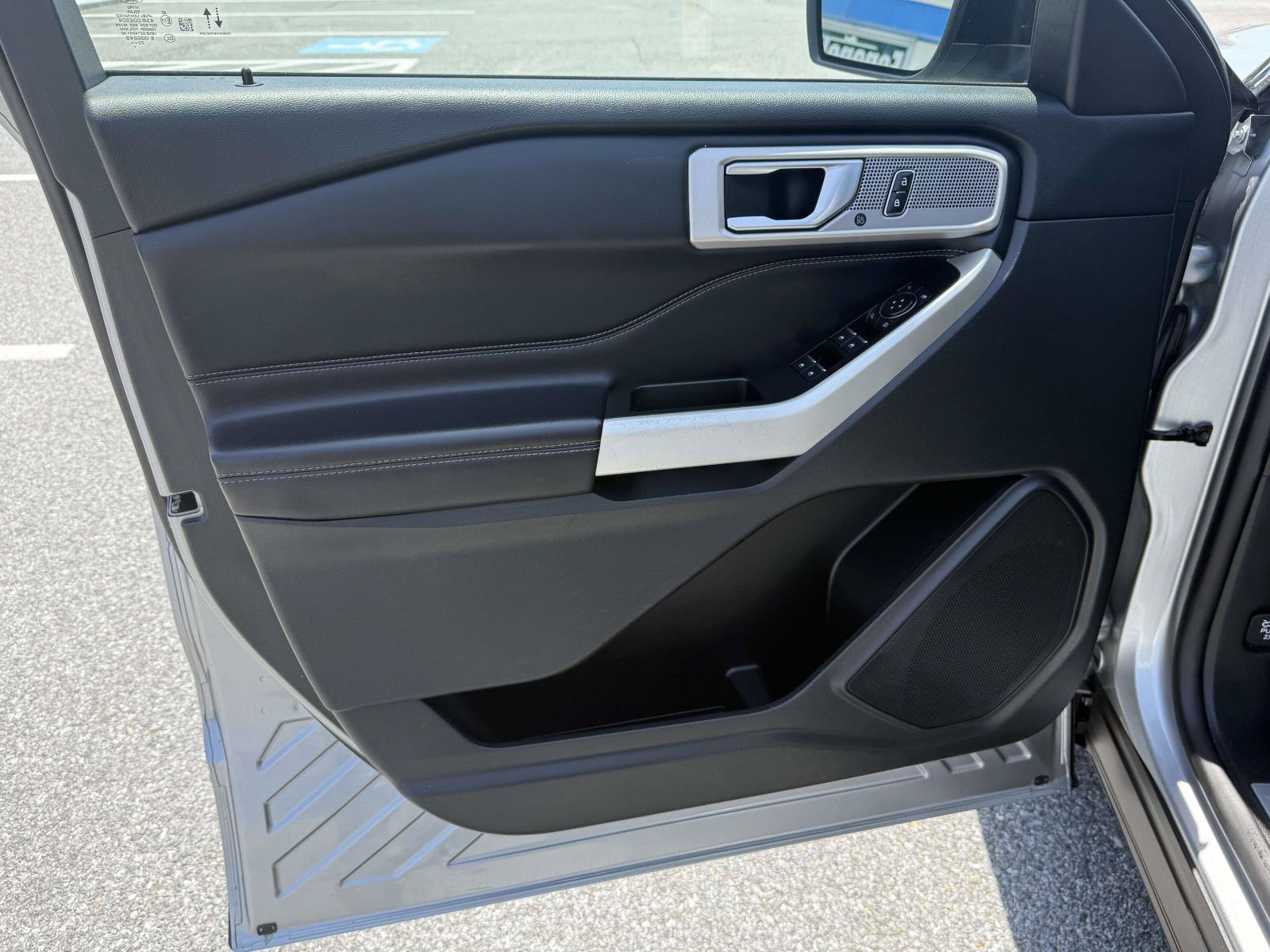 Certified 2021 Ford Explorer Limited AWD/4WD image 16