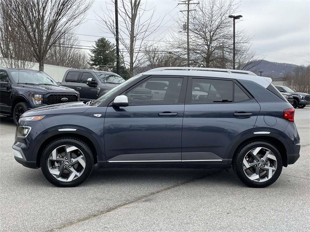 Used 2022 Hyundai Venue Limited image 2