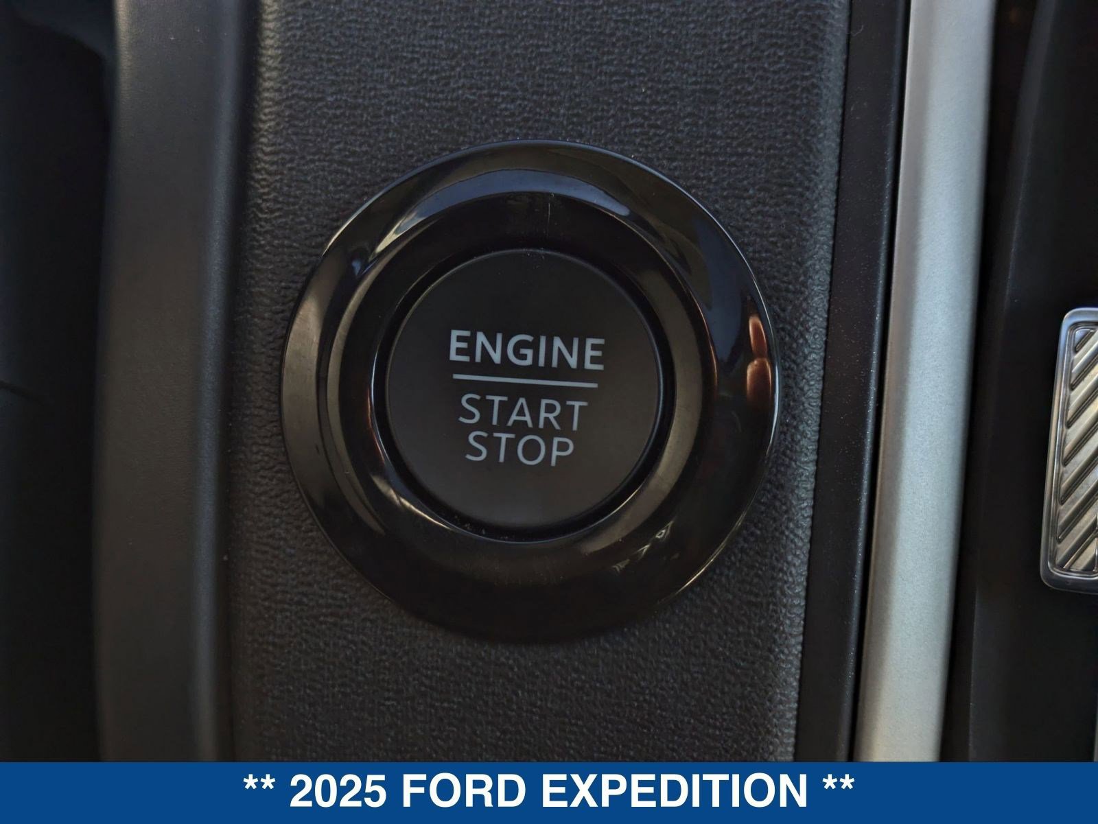 Certified 2025 Ford Expedition Active image 38
