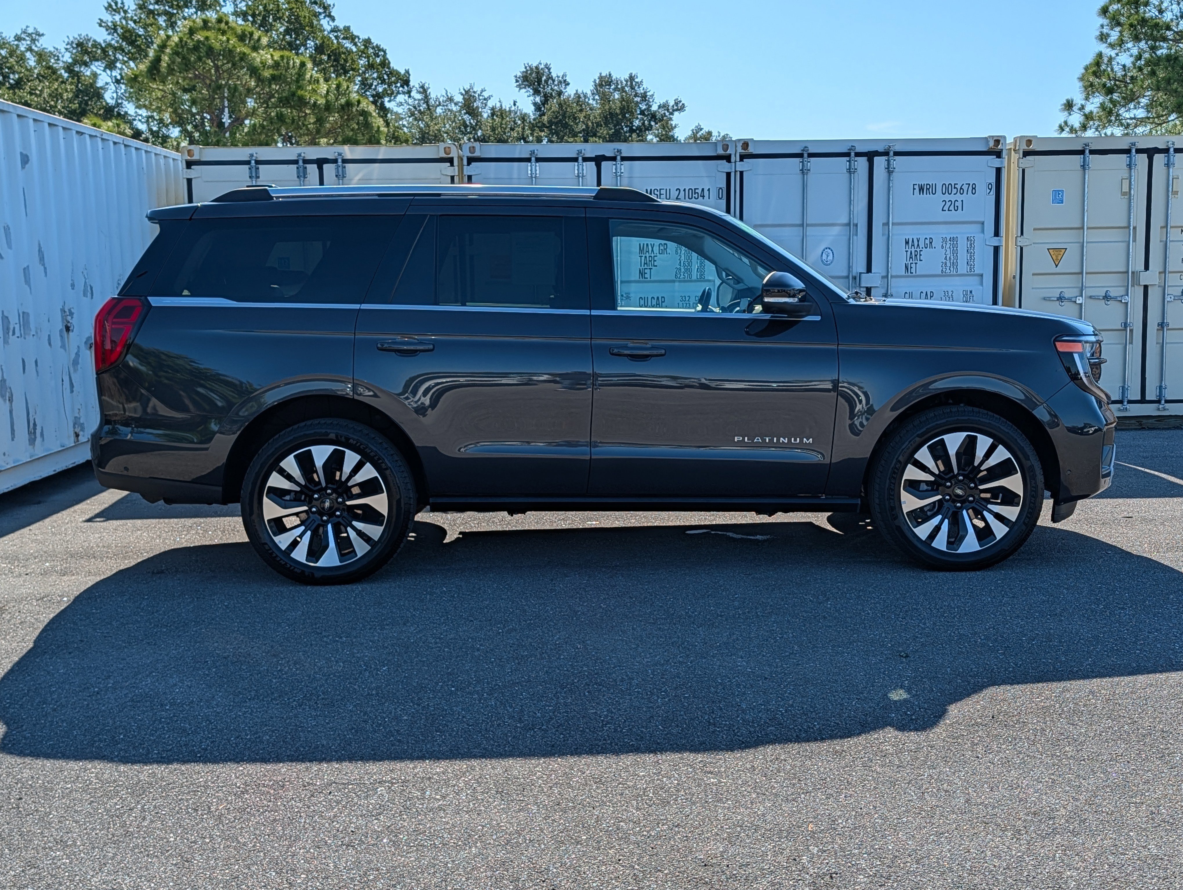 Certified 2025 Ford Expedition Platinum w/ Driver's Package AWD/4WD image 3