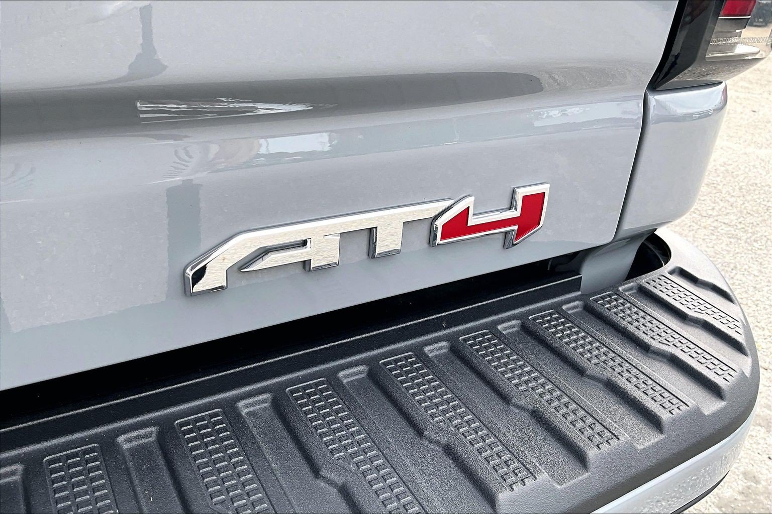 Used 2024 GMC Sierra 3500 AT4 w/ AT4 Premium Plus Package AWD/4WD image 8