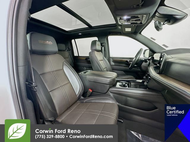 Used 2025 Chevrolet Suburban High Country image 34