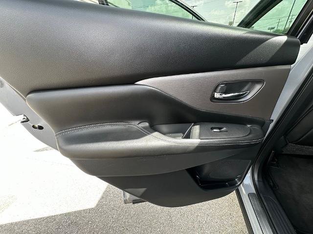 Used 2023 Nissan Murano SV w/ SV Midnight Edition Package FWD image 18