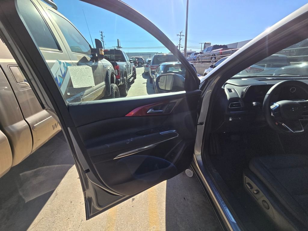 Used 2024 Chevrolet Traverse Z71 w/ LPO, Floor Liner Package image 10