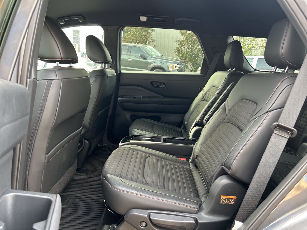 Used 2025 Nissan Pathfinder Rock Creek AWD/4WD image 13