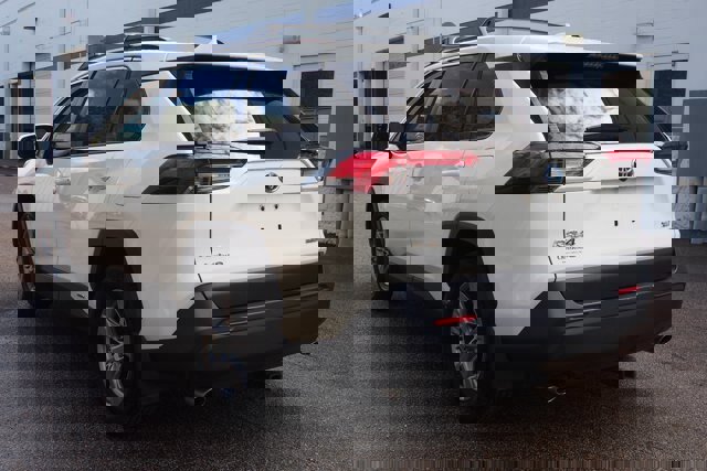 Used 2022 Toyota RAV4 XLE image 3