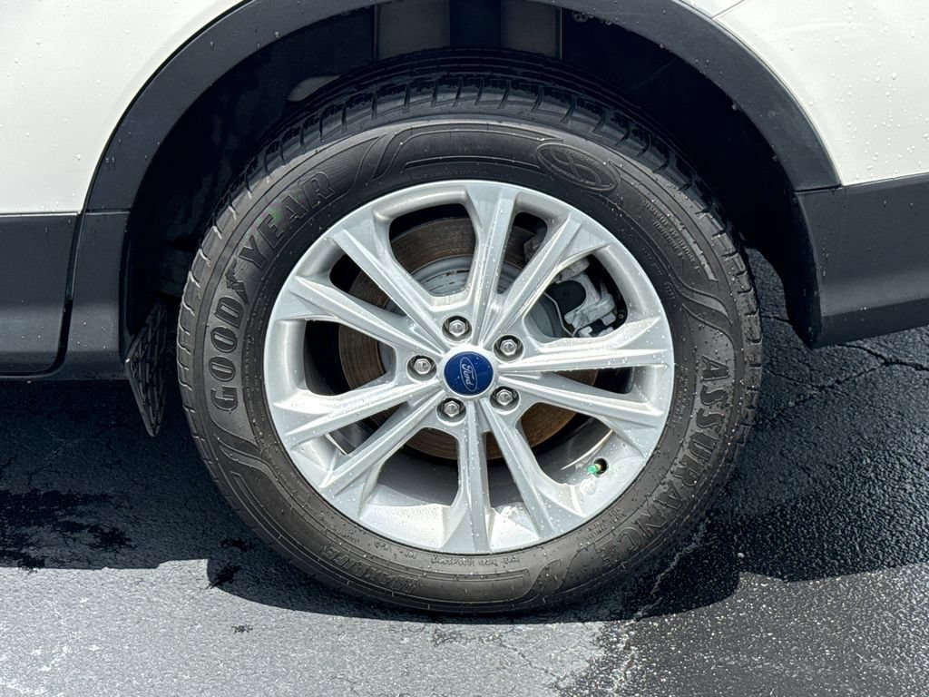 Certified 2017 Ford Escape SE w/ Equipment Group 201A FWD image 20