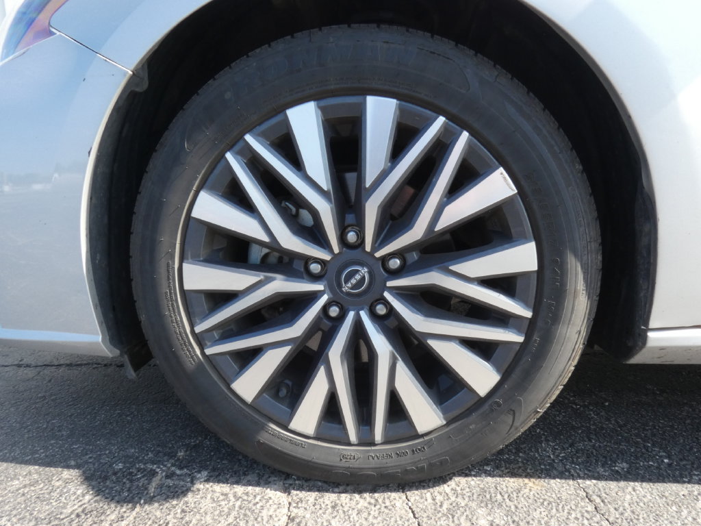 Used 2024 Nissan Altima 2.5 SV FWD image 31