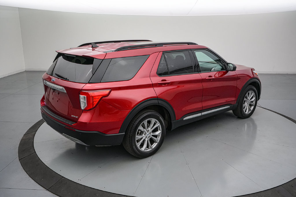 Certified 2024 Ford Explorer XLT w/ Equipment Group 202A AWD/4WD image 4