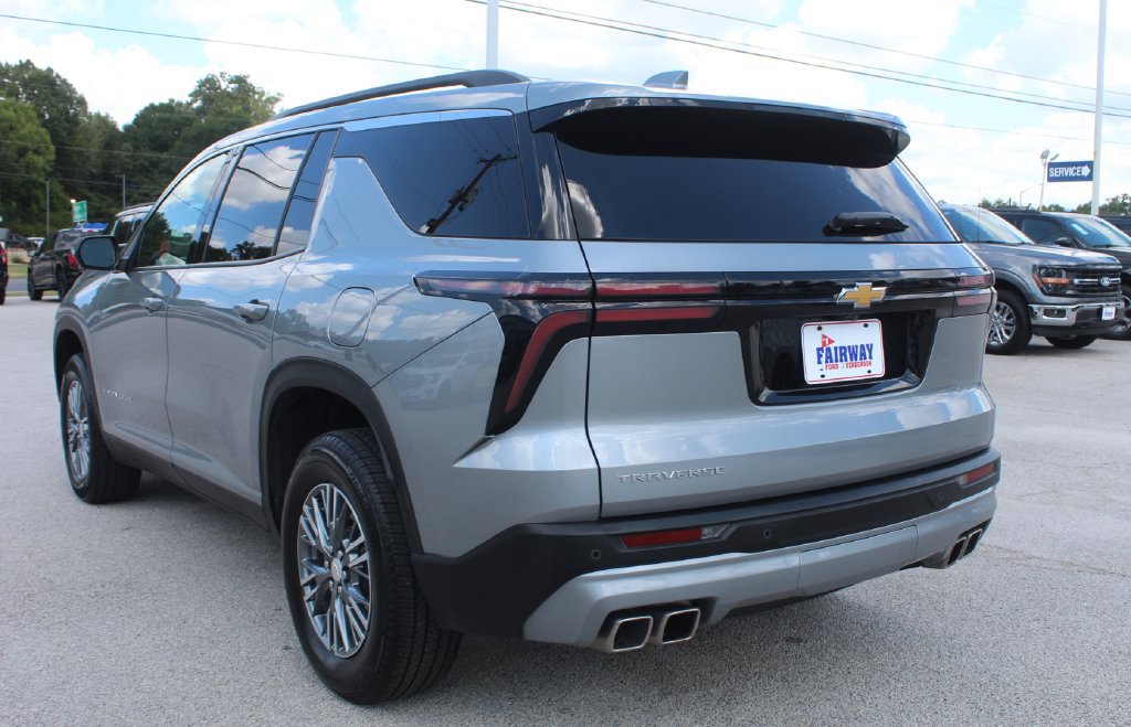Used 2025 Chevrolet Traverse LT FWD image 8