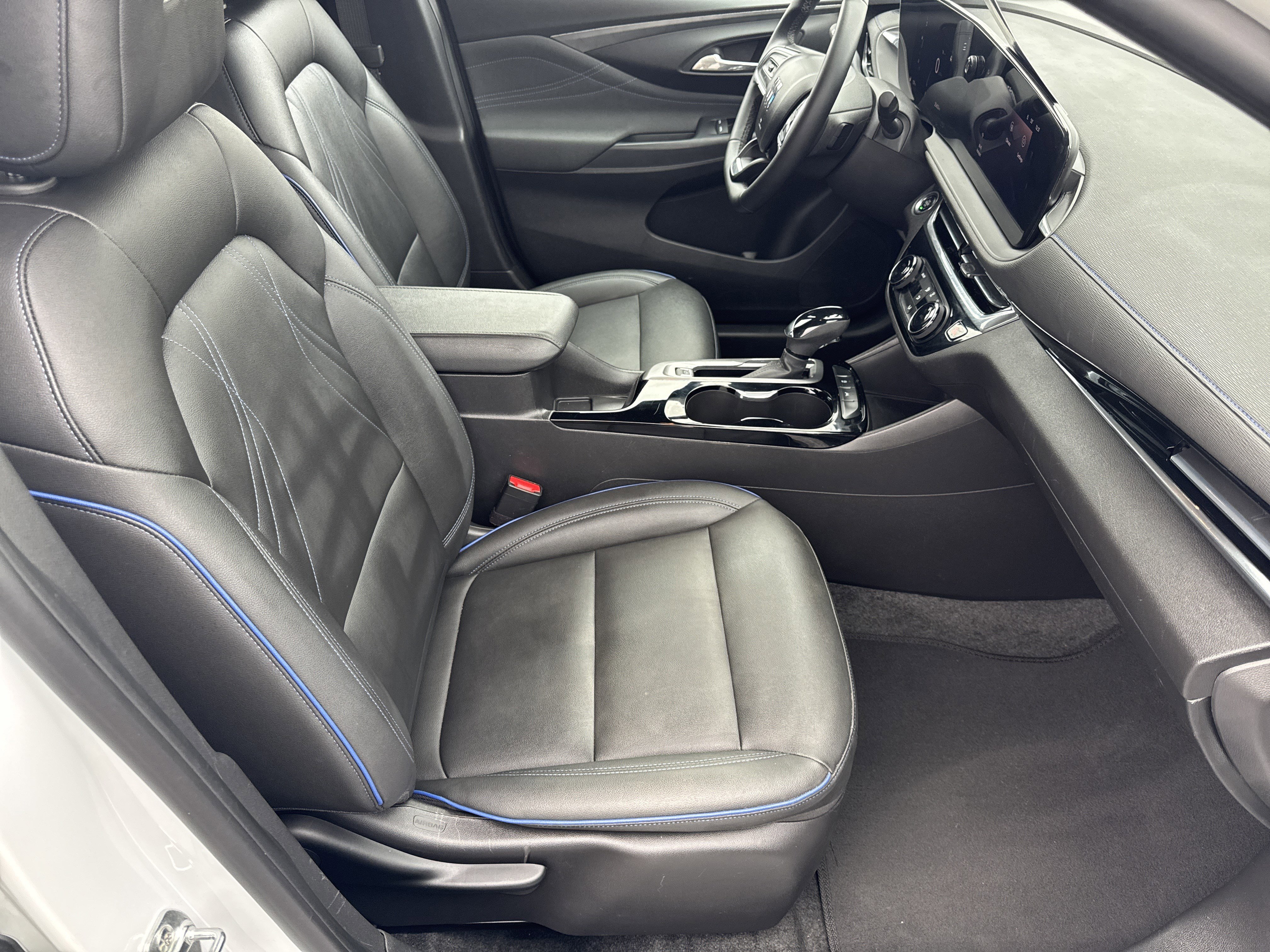 Used 2025 Buick Envista Sport Touring image 13