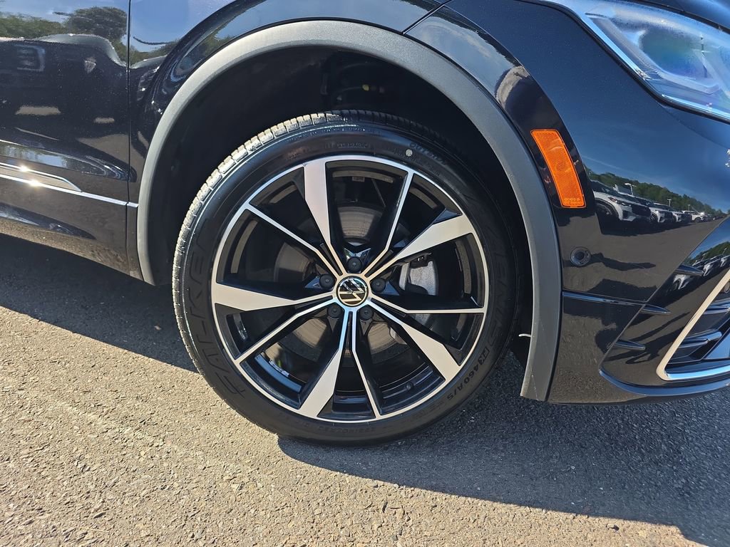 Used 2022 Volkswagen Tiguan SEL R-Line AWD/4WD image 9
