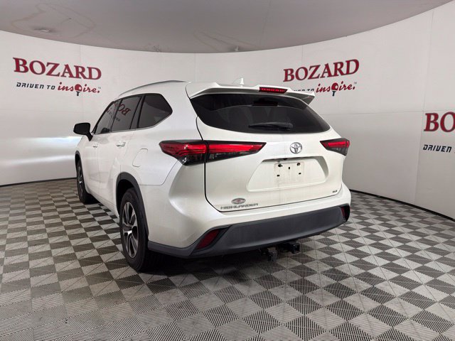 Used 2021 Toyota Highlander XLE FWD image 8
