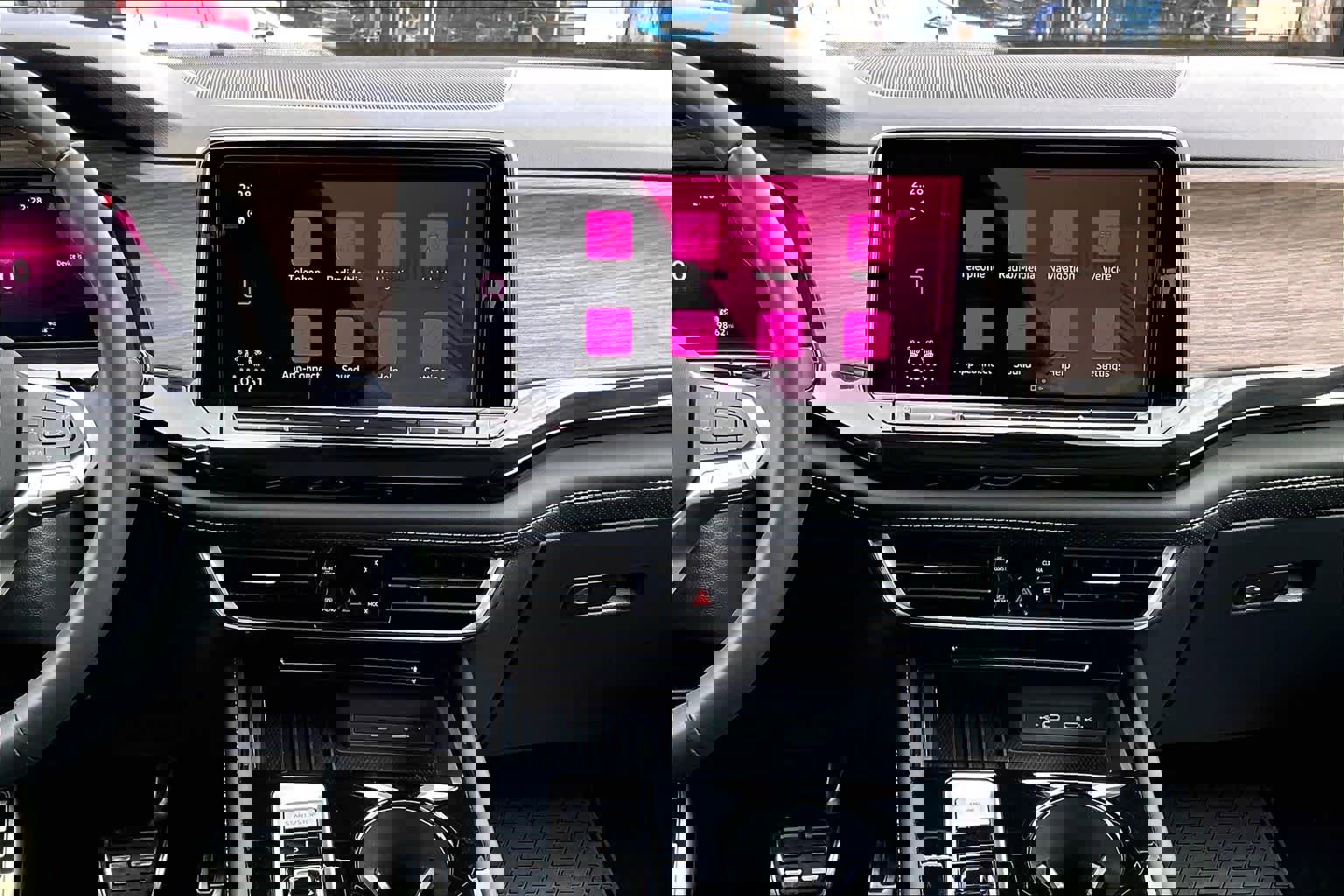 Used 2025 Volkswagen Atlas SEL Premium R-Line image 7