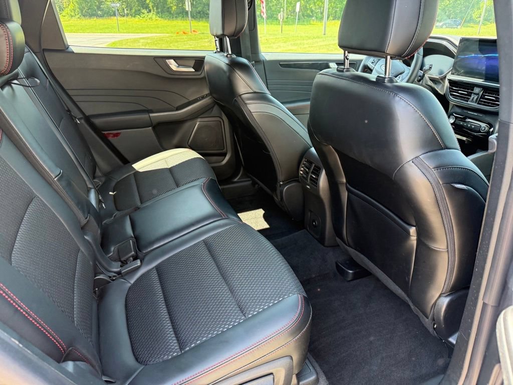 Certified 2024 Ford Escape ST-Line Elite AWD/4WD image 16