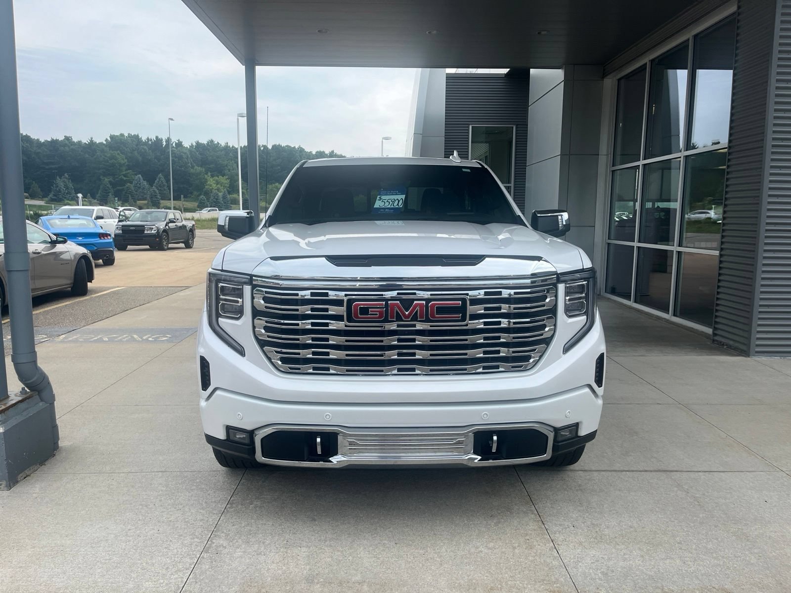 Used 2023 GMC Sierra 1500 Denali w/ Denali Reserve Package AWD/4WD image 8