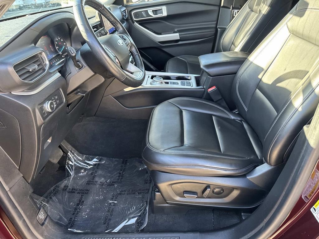Certified 2022 Ford Explorer XLT w/ Equipment Group 202A image 17