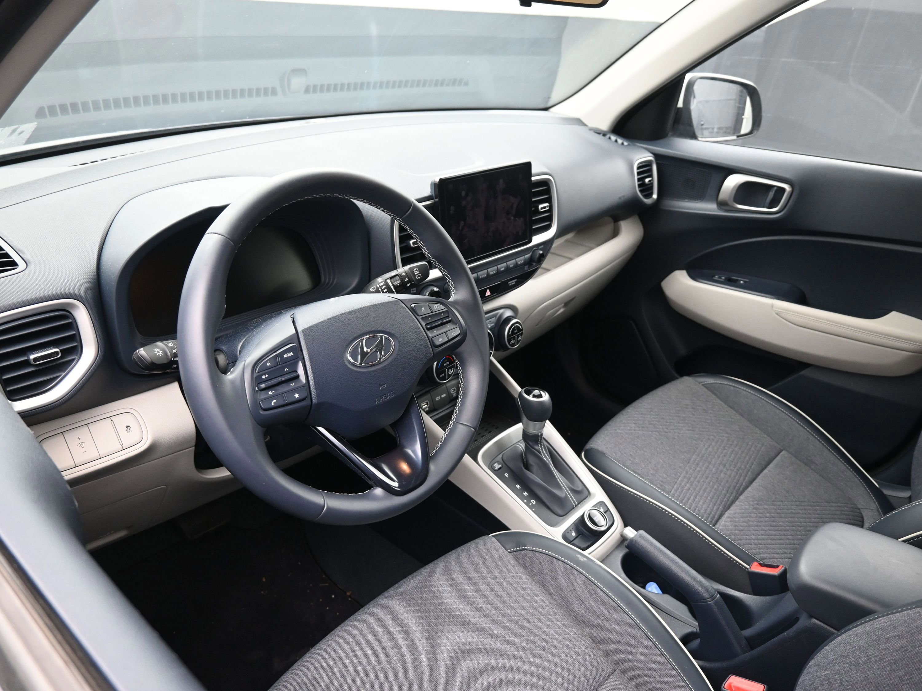 Used 2023 Hyundai Venue Limited w/ Cargo Package image 31