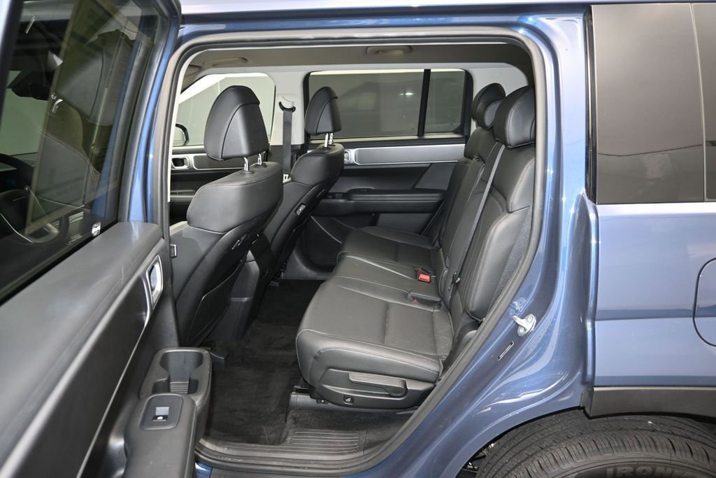 Used 2025 Hyundai Santa Fe SEL FWD image 15