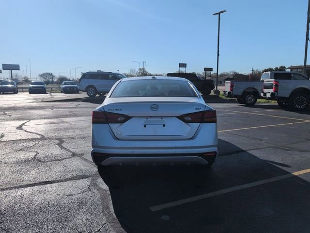 Used 2024 Nissan Altima 2.5 SV image 4