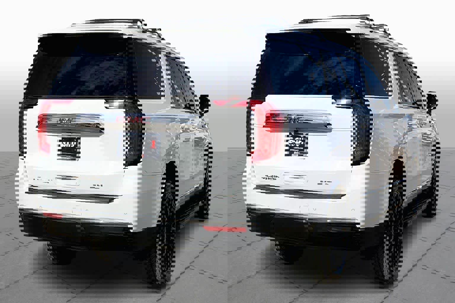 Used 2021 GMC Yukon XL SLT w/ SLT Premium Package image 3