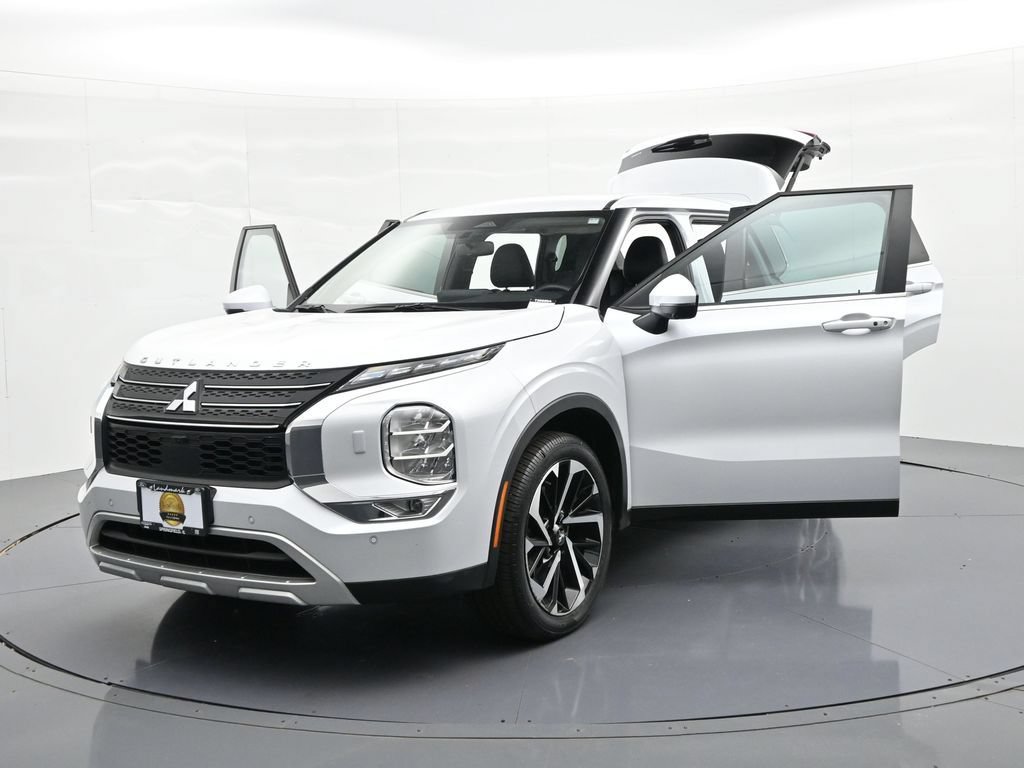 Used 2023 Mitsubishi Outlander SE AWD/4WD image 31