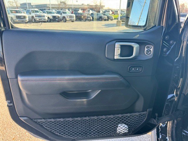 Used 2018 Jeep Wrangler Unlimited Rubicon w/ Dual Top Group image 11