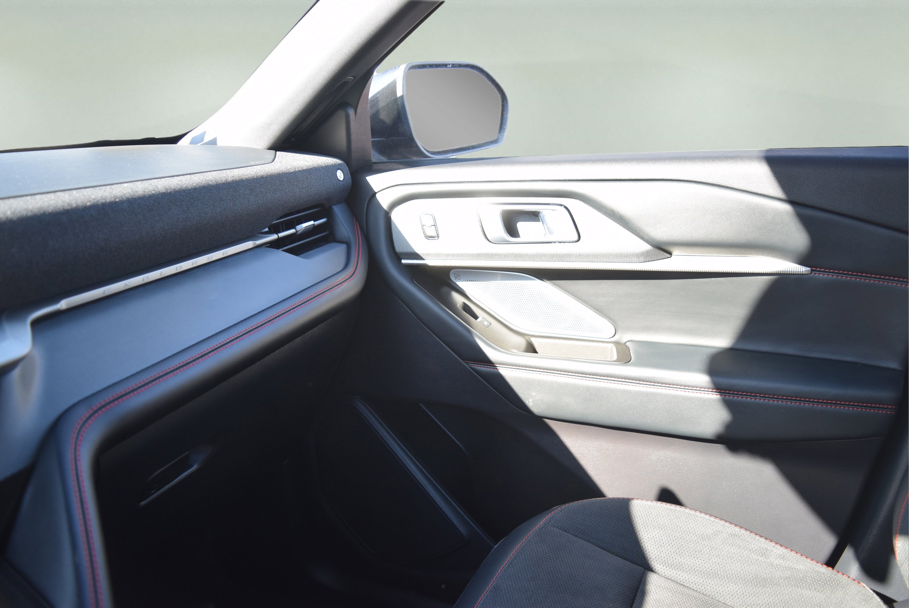 Certified 2025 Ford Explorer ST image 19